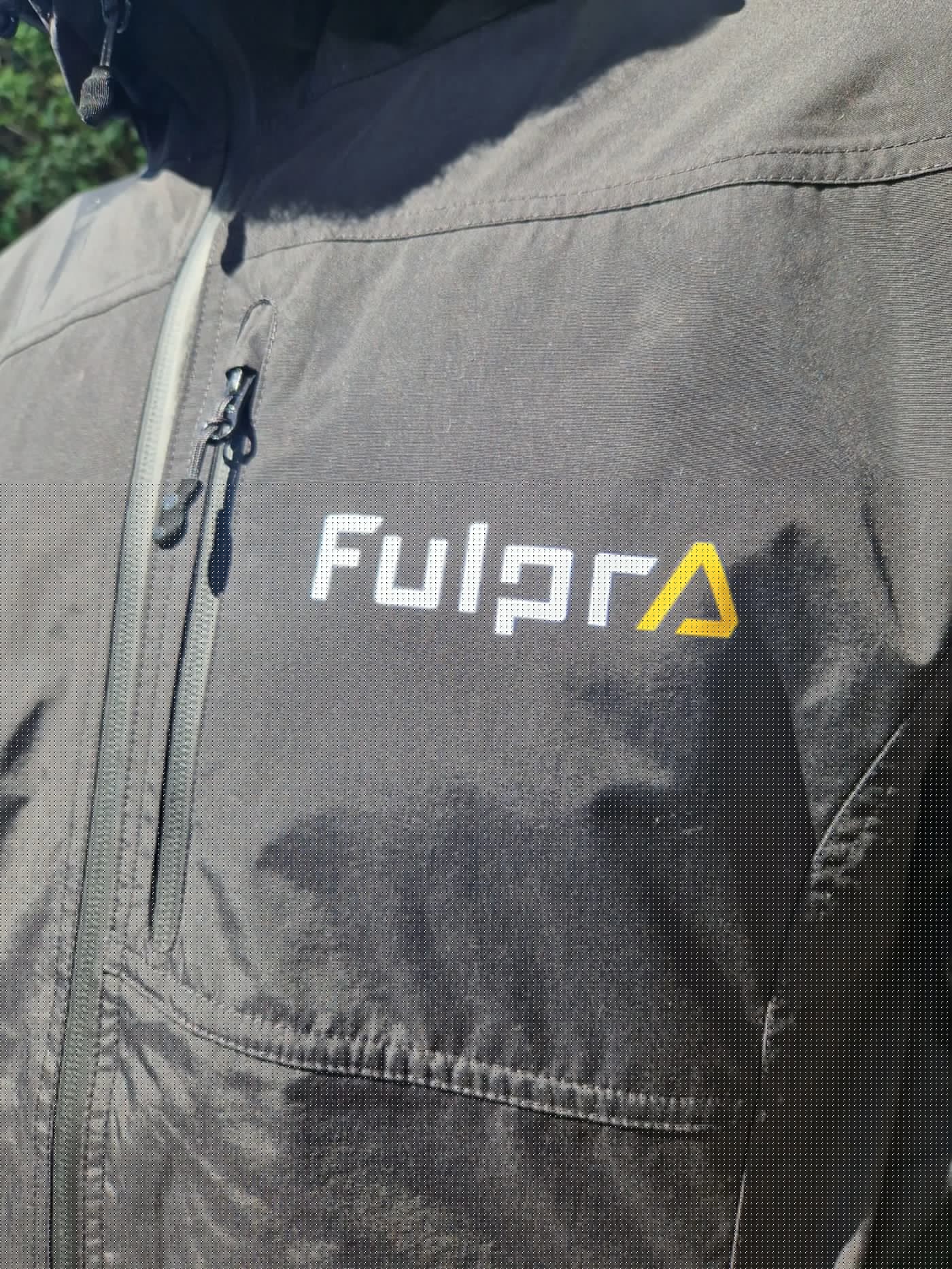 Geborduurd logo op een werkjas