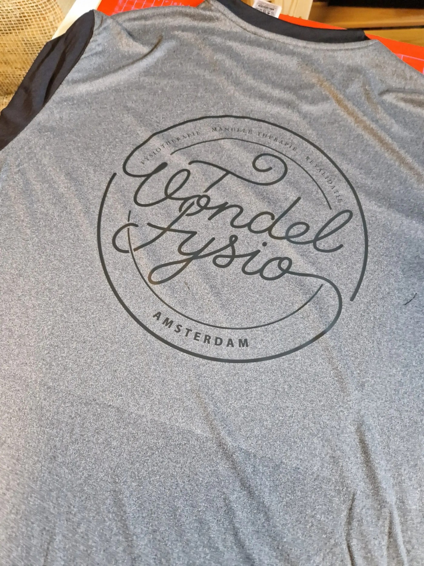 Shirt met logo Vondel Fysio Amsterdam